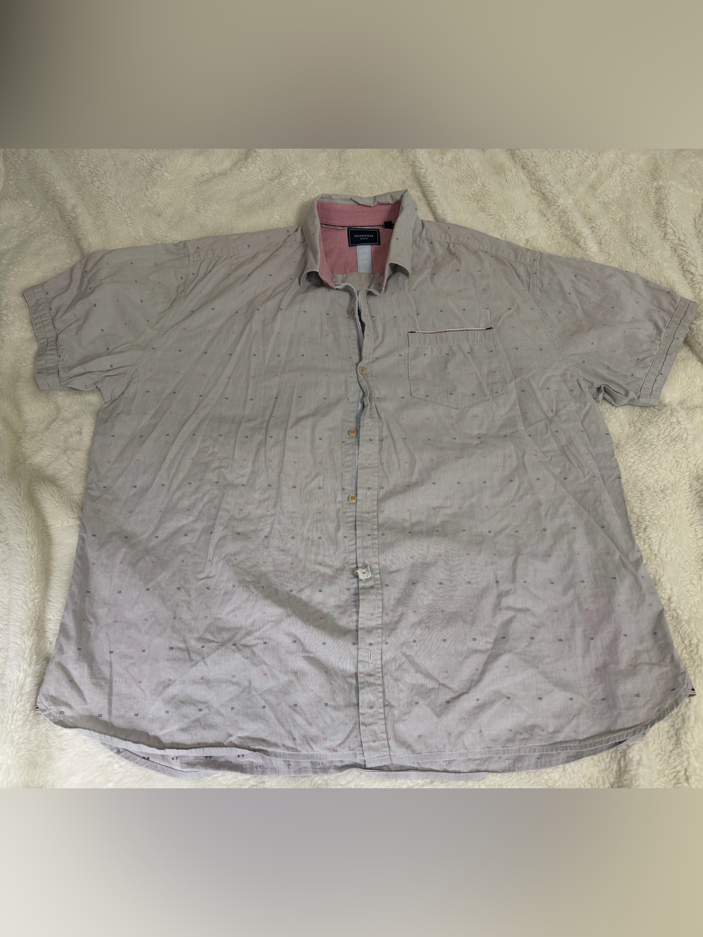 7 Diamonds Men's Light Gray Short-Sleeve Button-Up Shirt with Pink Collar Lining